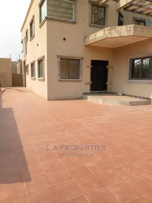 5bdrm House in E Properties, Otano for Sale