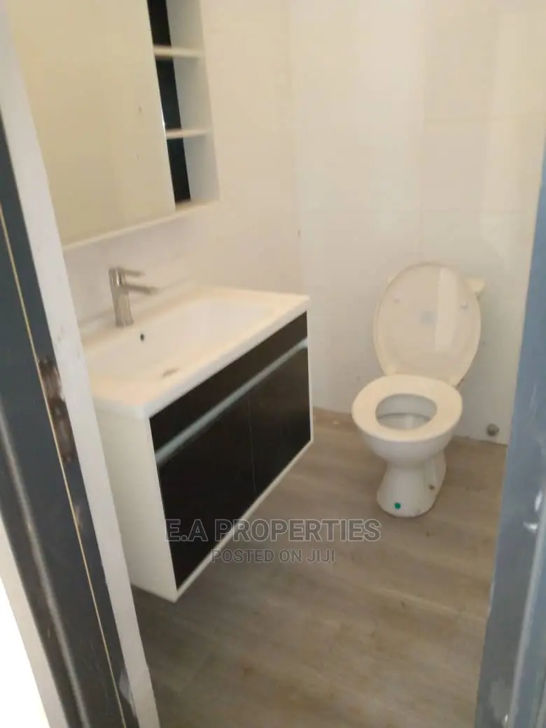 5bdrm House in E Properties, Otano for Sale