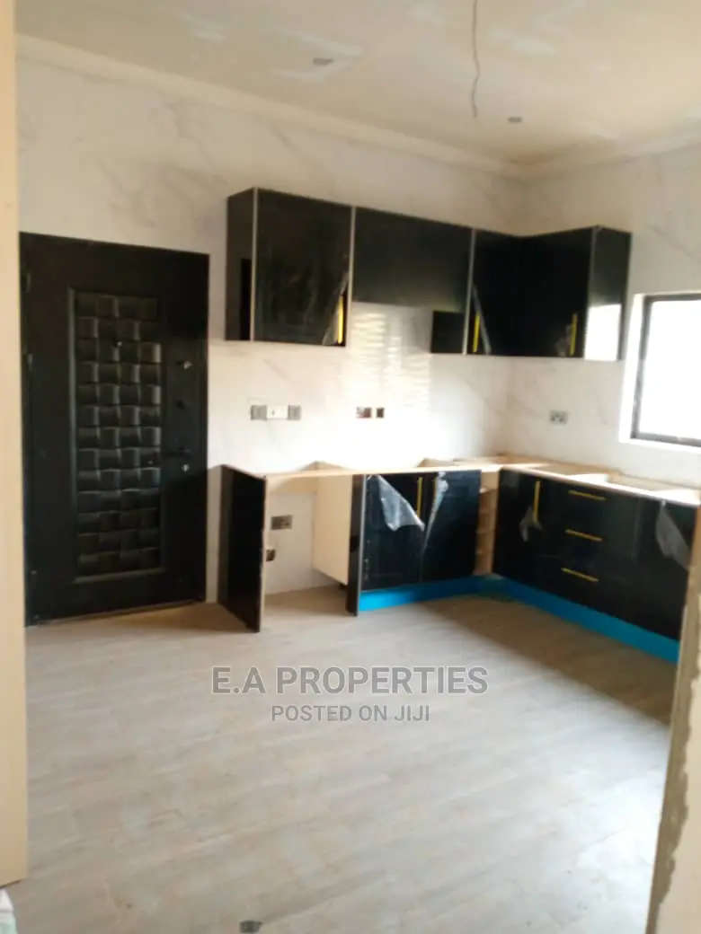 5bdrm House in E Properties, Otano for Sale