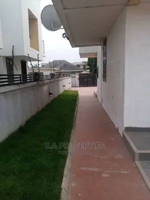 4bdrm House in E a Properties, School Junction for Sale