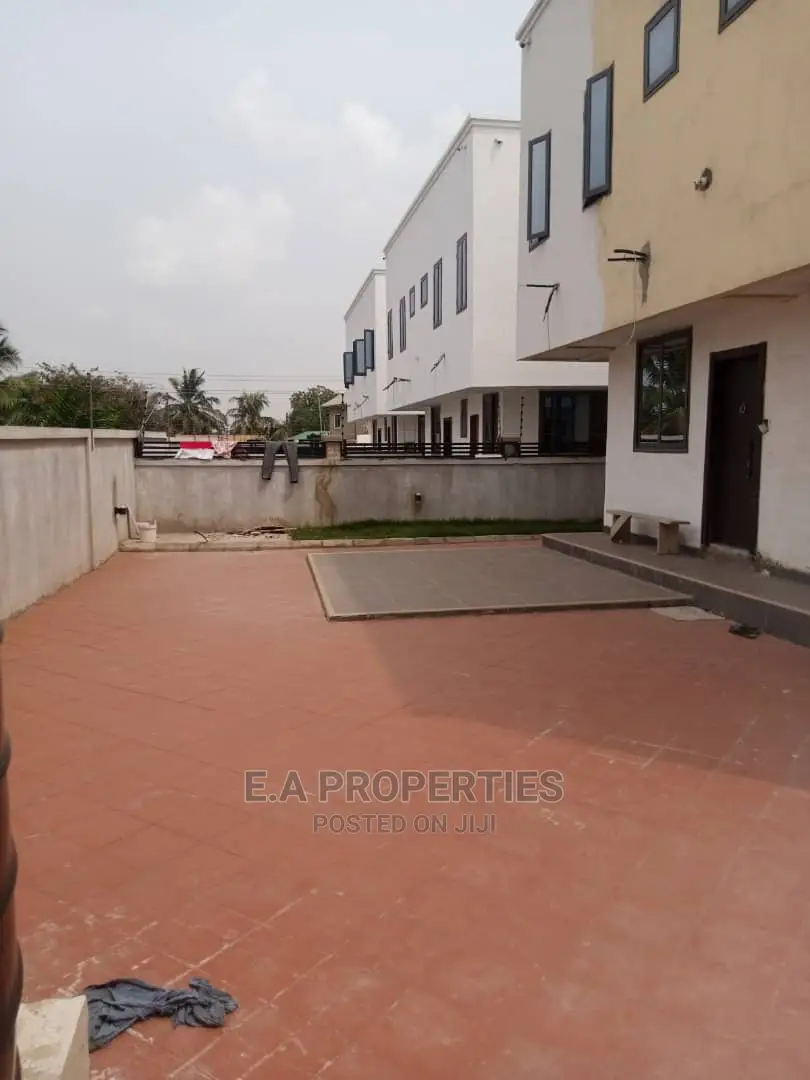 4bdrm House in E a Properties, School Junction for Sale