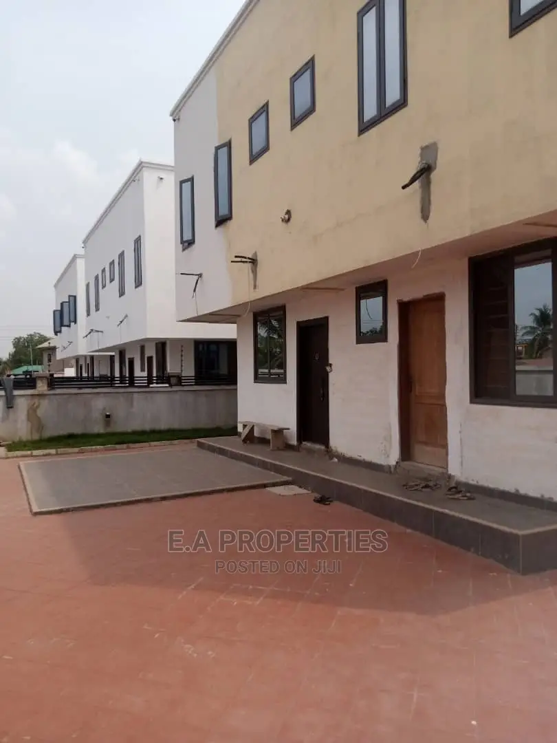 4bdrm House in E a Properties, School Junction for Sale
