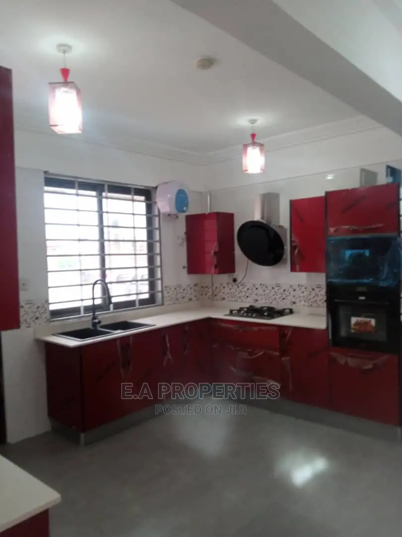 4bdrm House in E a Properties, School Junction for Sale