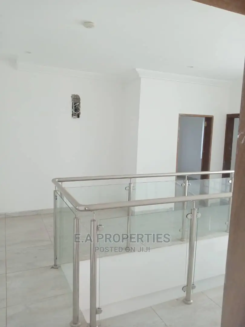 4bdrm House in E a Properties, School Junction for Sale
