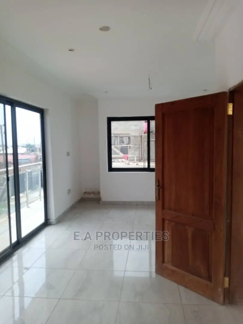 4bdrm House in E a Properties, School Junction for Sale
