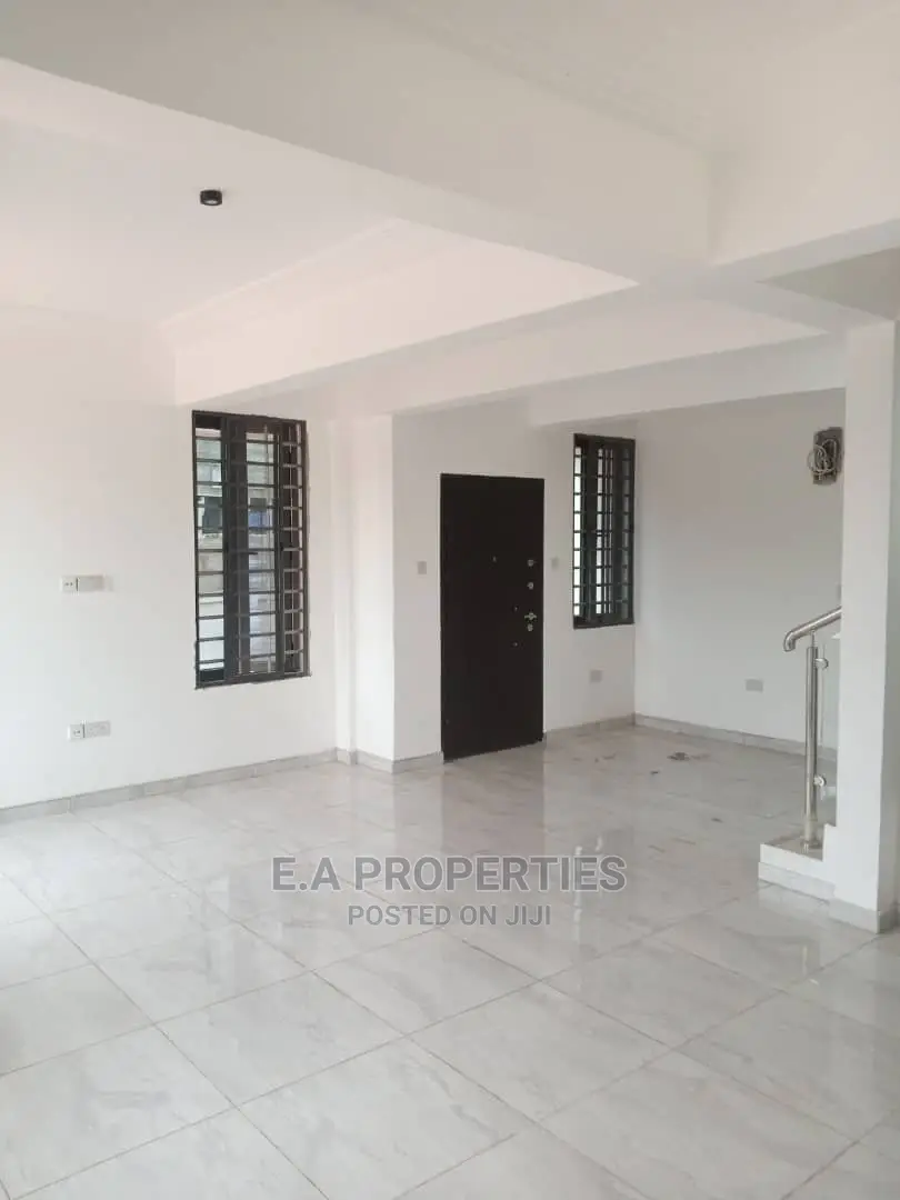 4bdrm House in E a Properties, School Junction for Sale