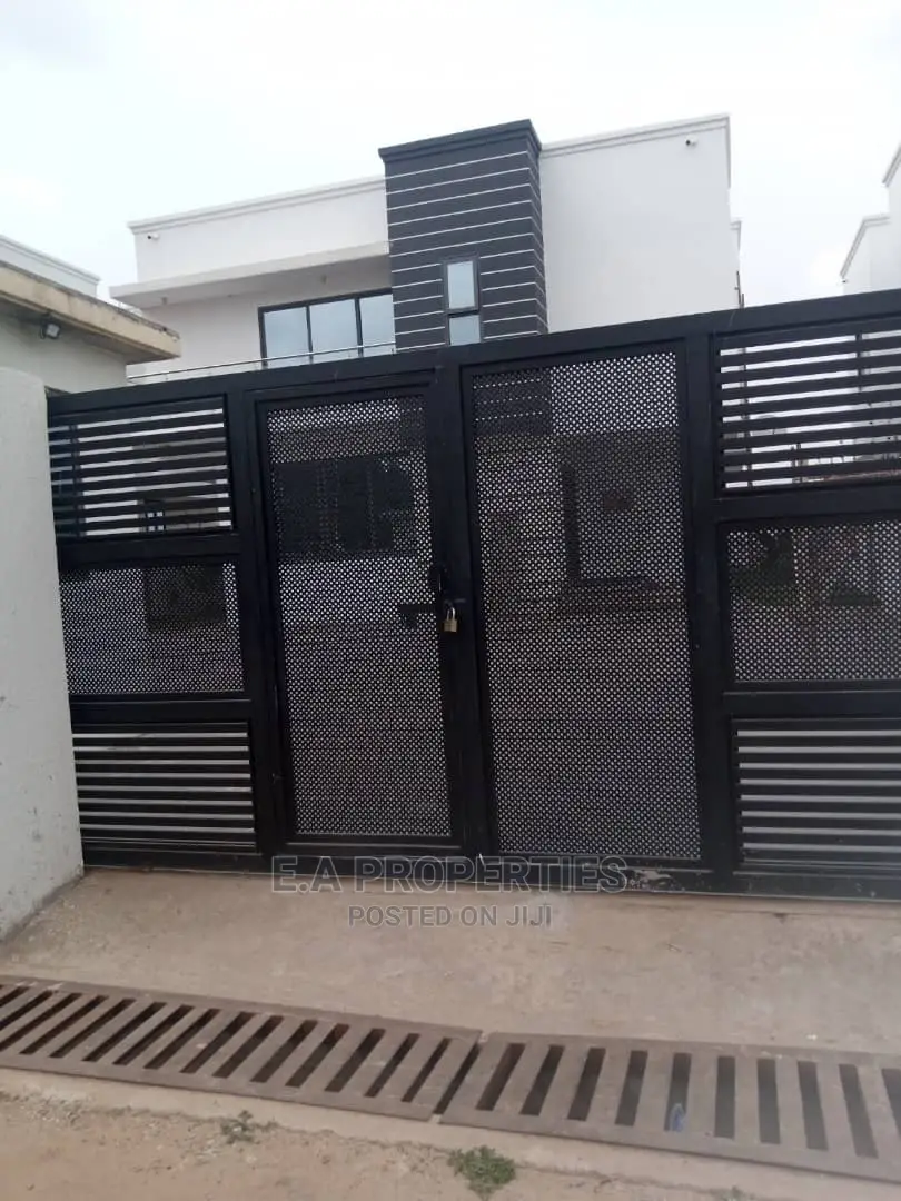 4bdrm House in E a Properties, School Junction for Sale
