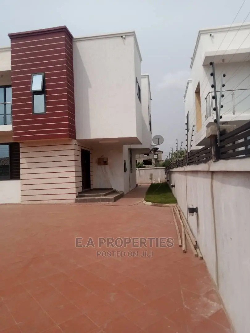 4bdrm House in E a Properties, School Junction for Sale