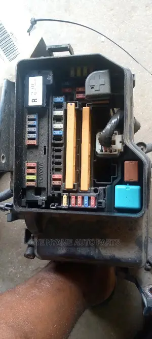 Toyota Hilander Engine Fuseboard