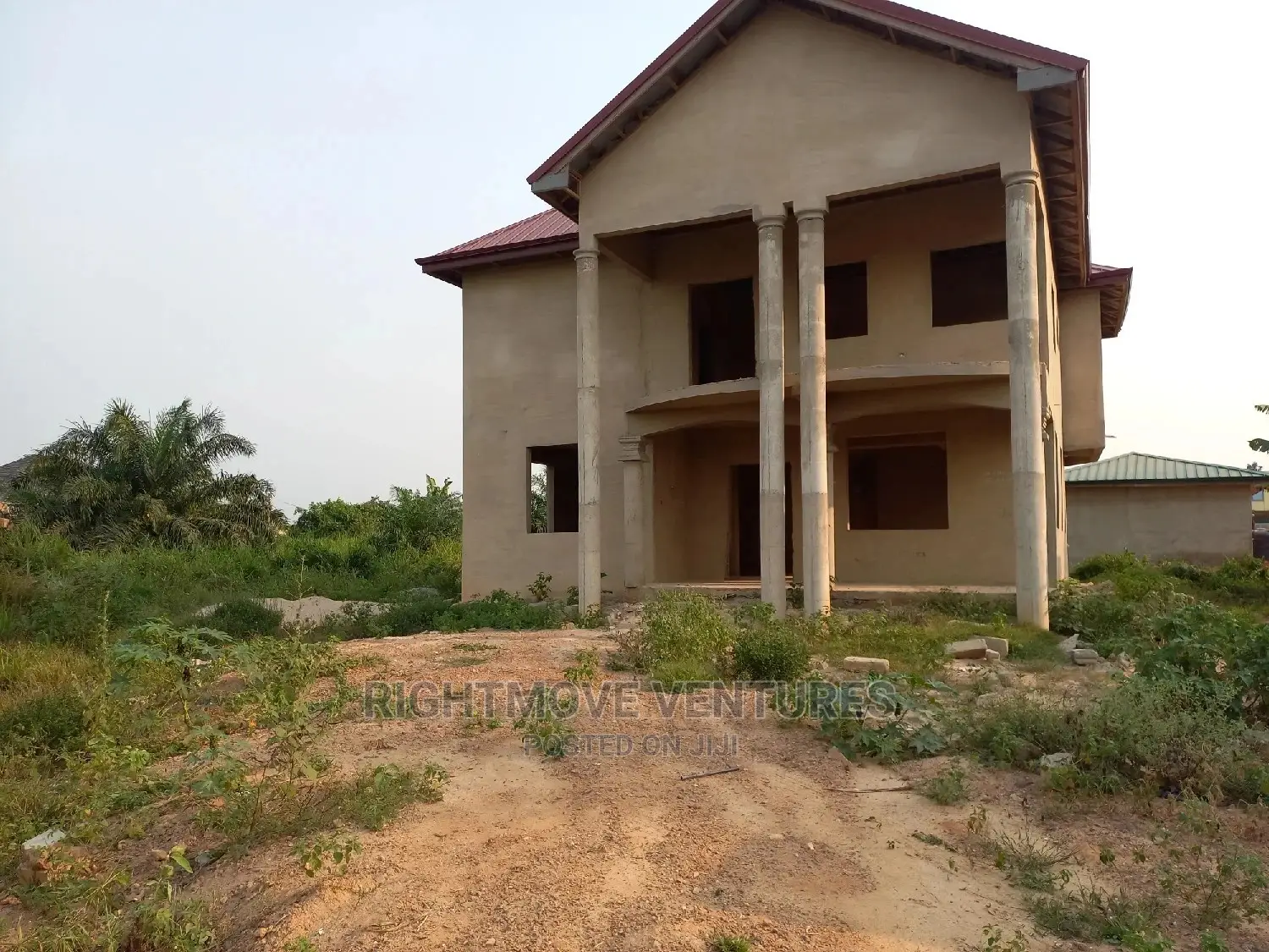 4bdrm Duplex in Takoradi for Sale