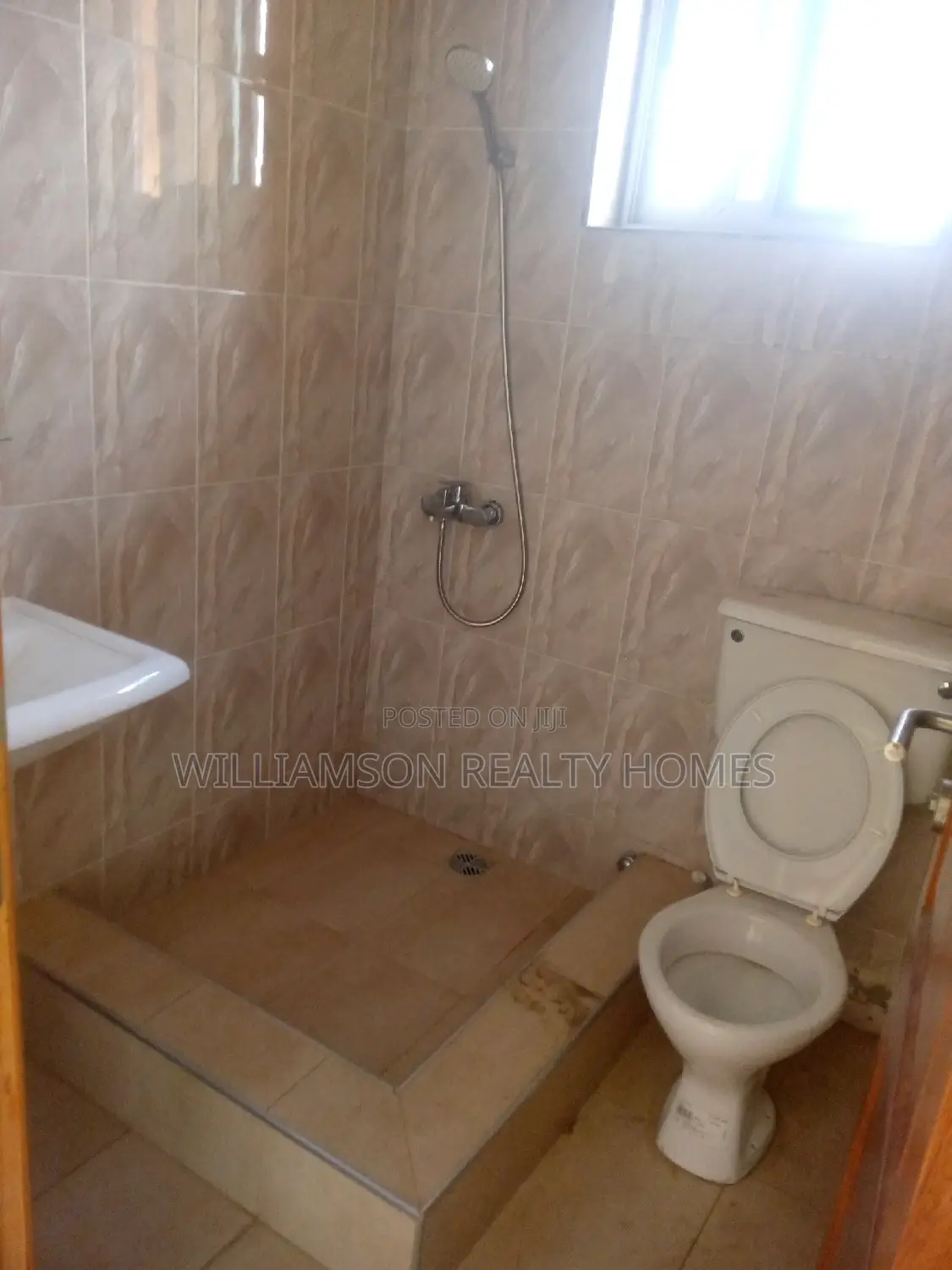 3bdrm Apartment in Hfc Estate, Spintex for rent