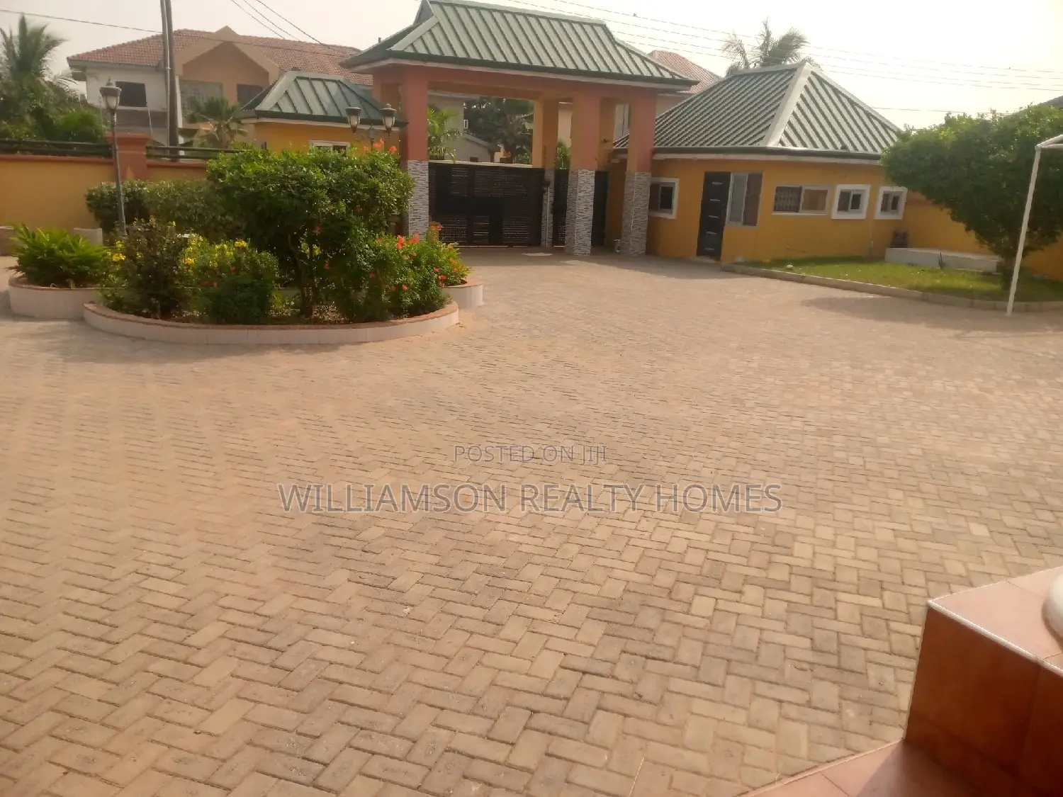 3bdrm Apartment in Hfc Estate, Spintex for rent
