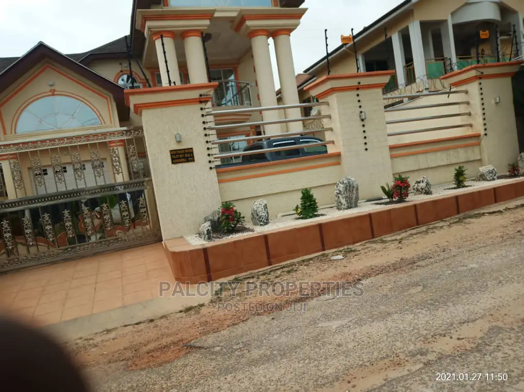 5bdrm House in Tuc, Kumasi Metropolitan for sale