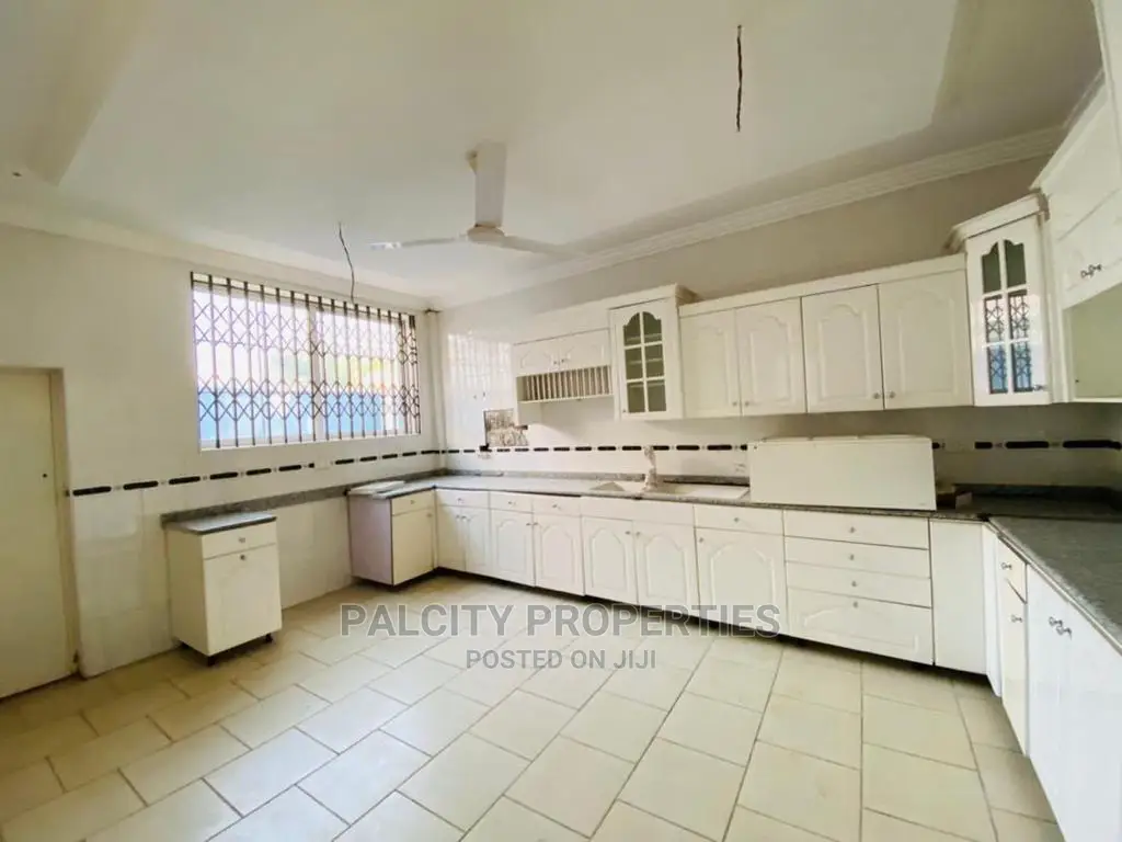 5bdrm House in Tuc, Kumasi Metropolitan for sale