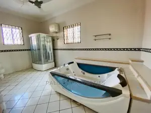 5bdrm House in Tuc, Kumasi Metropolitan for sale