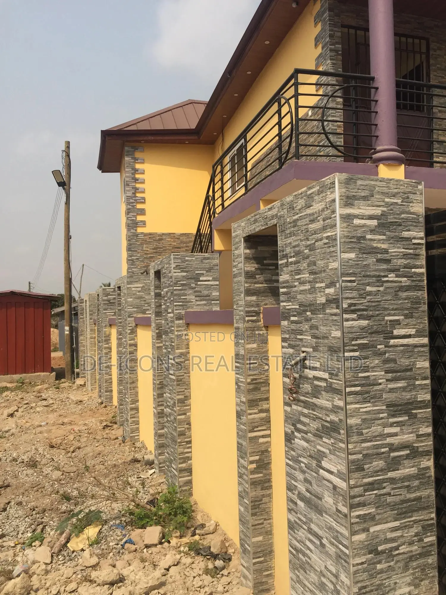 1bdrm Duplex in De-Icons Real, Awutu Senya East Municipal for rent