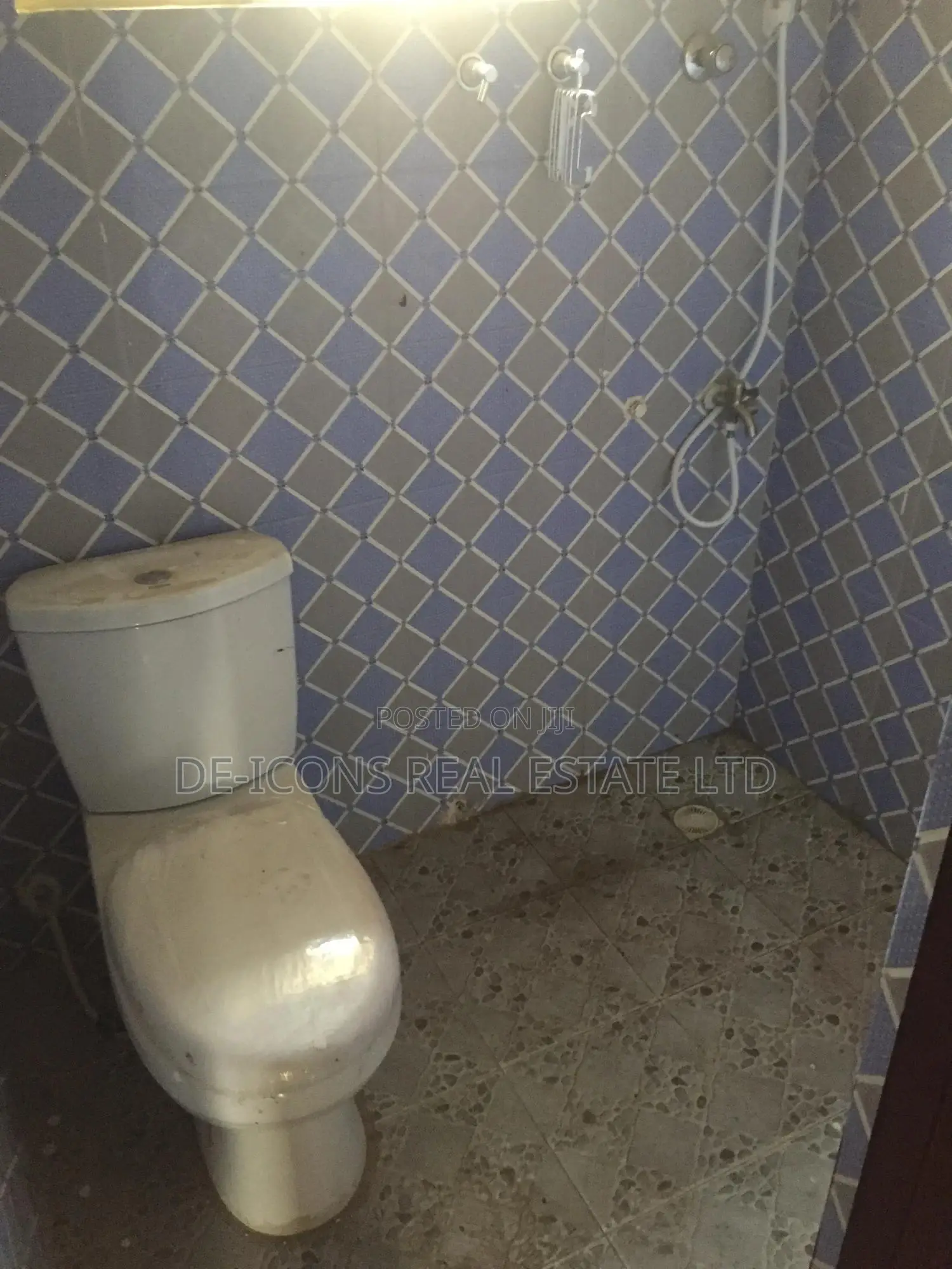 1bdrm Duplex in De-Icons Real, Awutu Senya East Municipal for rent