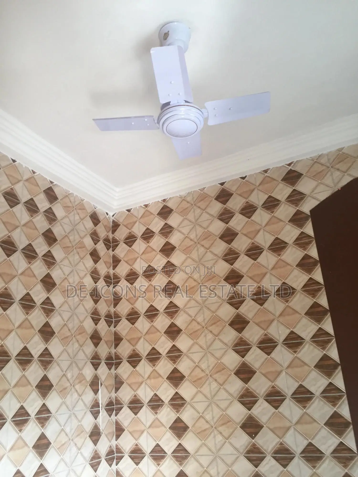 1bdrm Duplex in De-Icons Real, Awutu Senya East Municipal for rent