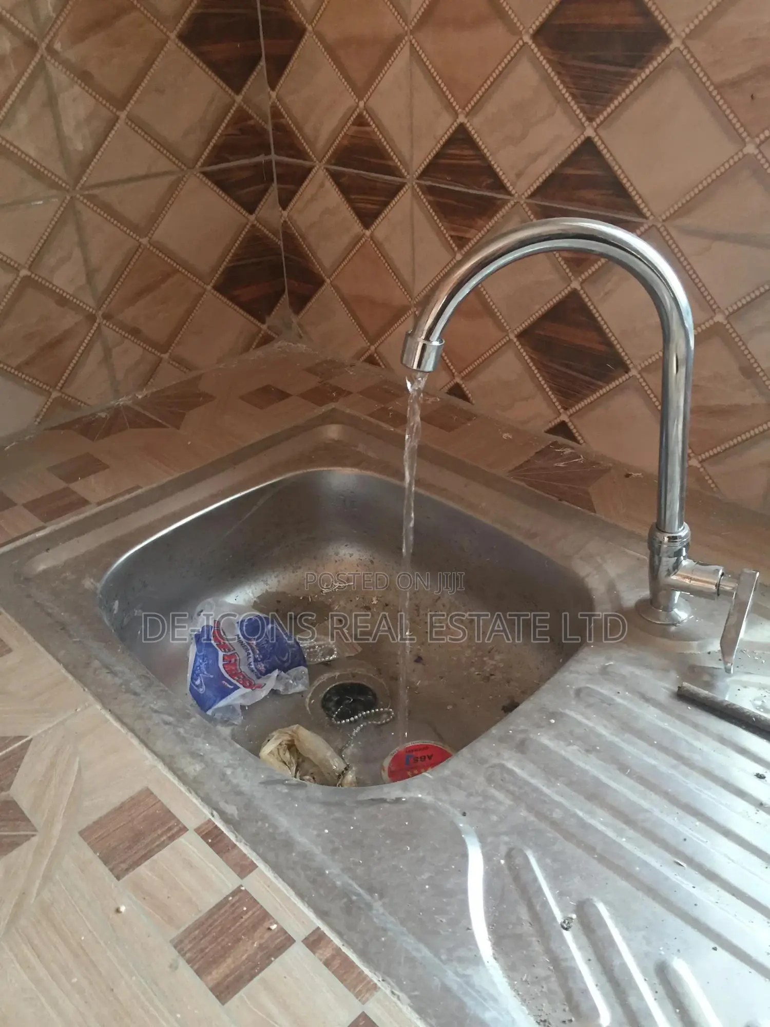 1bdrm Duplex in De-Icons Real, Awutu Senya East Municipal for rent