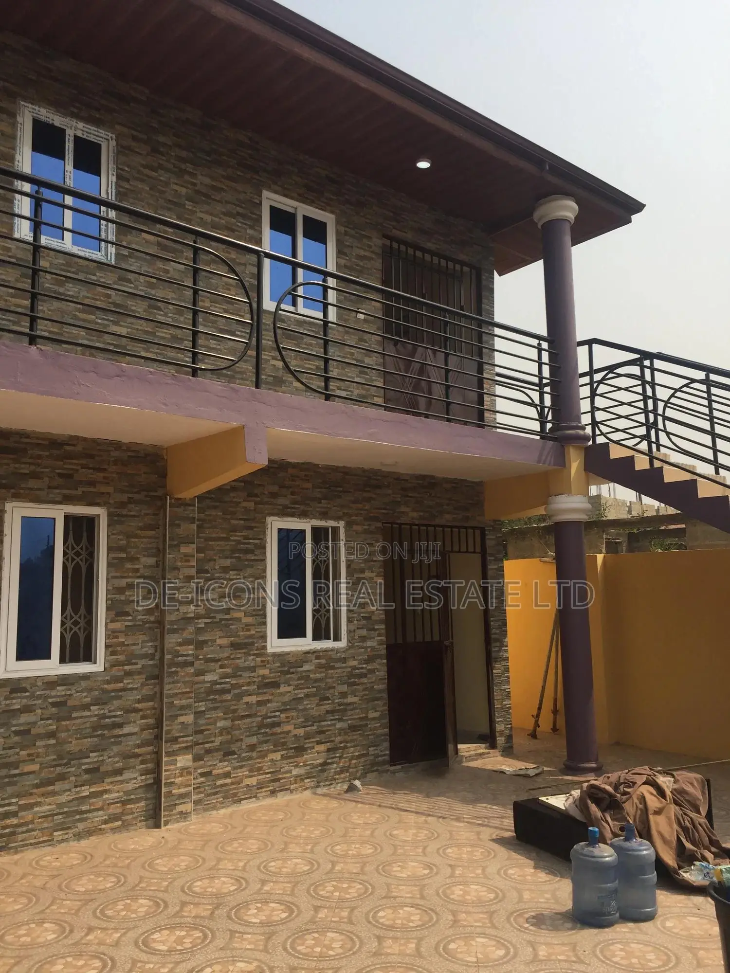 1bdrm Duplex in De-Icons Real, Awutu Senya East Municipal for rent