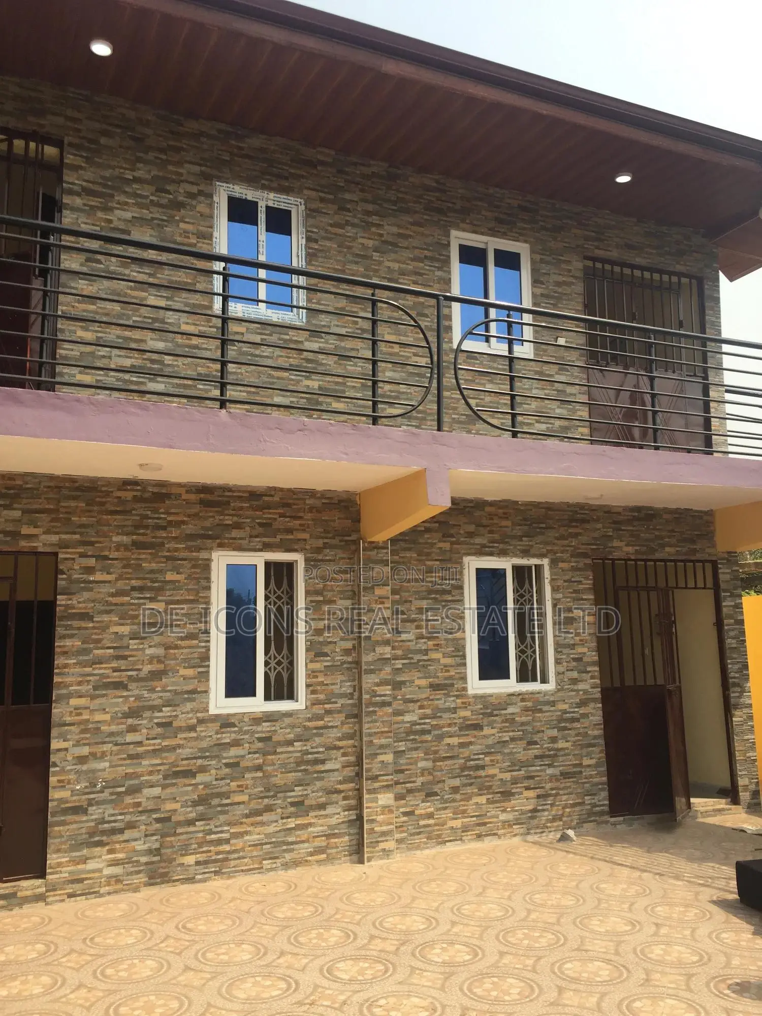 1bdrm Duplex in De-Icons Real, Awutu Senya East Municipal for rent