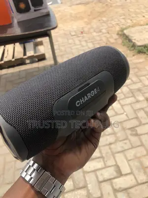 Preowned JBL Charge 4 Bluetooth Speaker From America 4sale