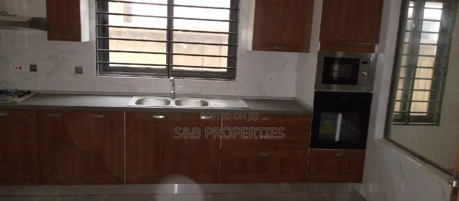 3bdrm House in Kwabenya, Ga East Municipal for sale