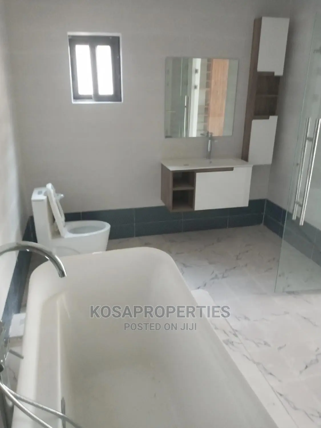 4bdrm House in East Legon for Sale