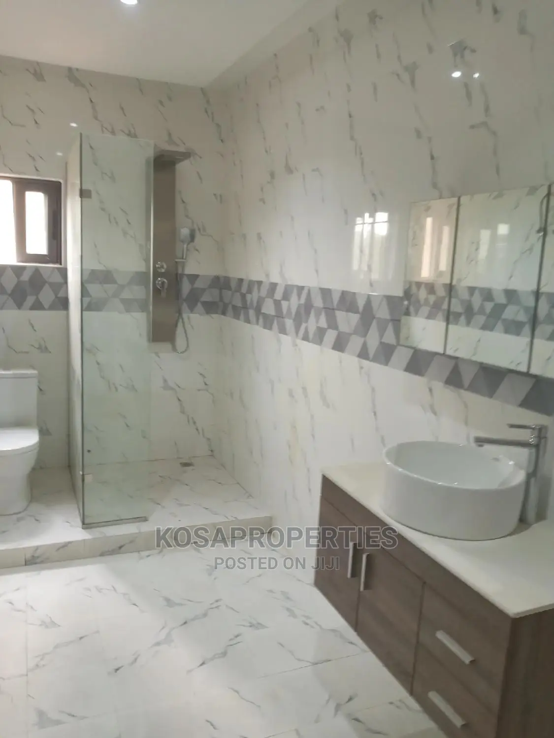 4bdrm House in East Legon for Sale