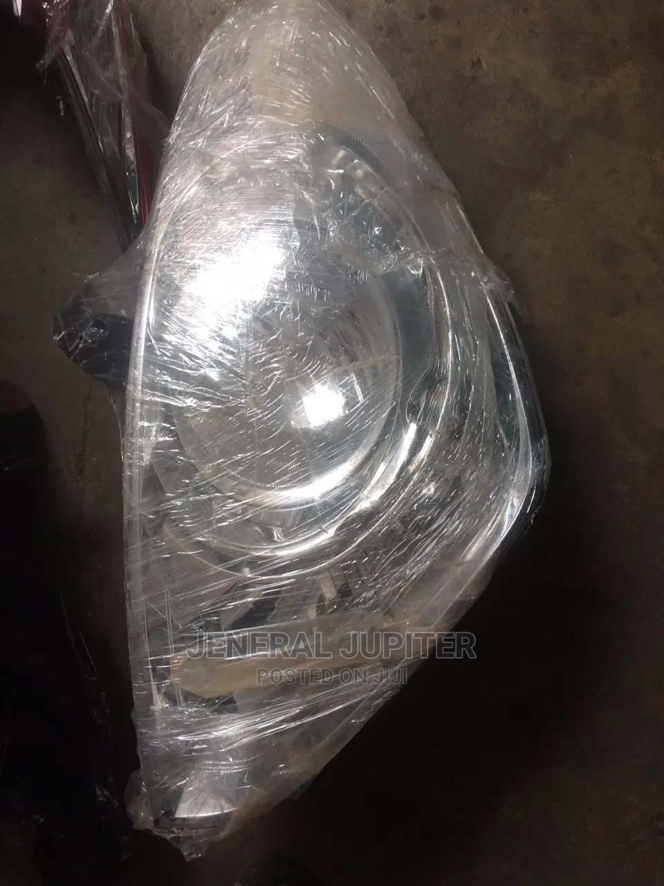 Hyundai H1/Starex Headlight Left.