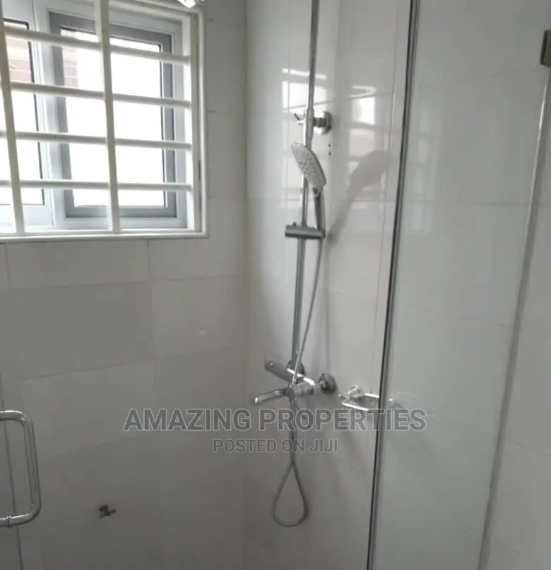 3bdrm House in Batsonaa Spintex for Rent