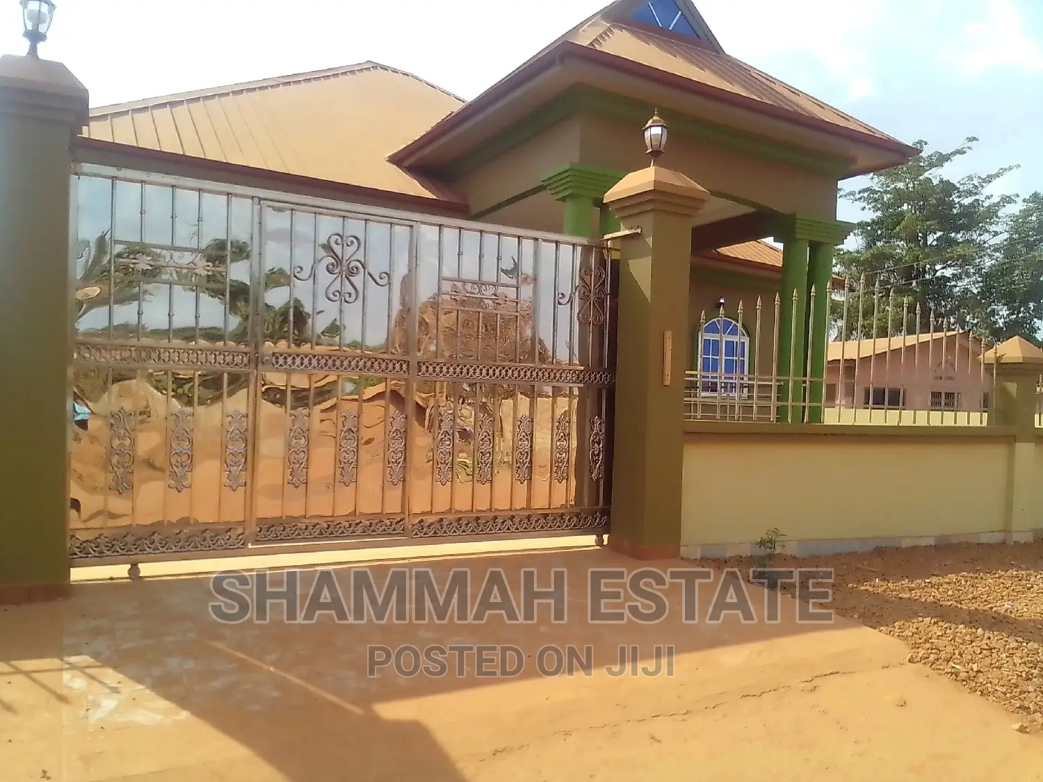 5bdrm Apartment in Aiding Estate, Sunyani Municipal for rent