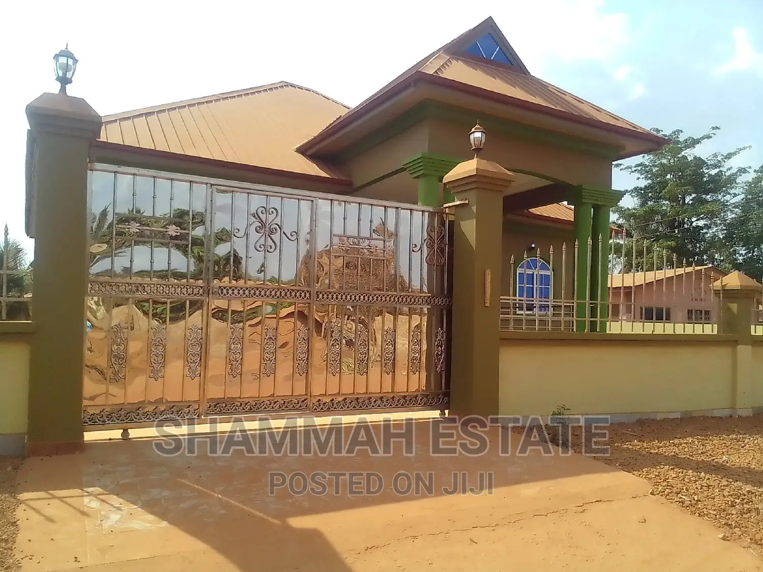 5bdrm Apartment in Aiding Estate, Sunyani Municipal for rent