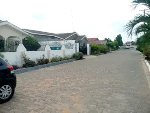 5bdrm House in Manet Ville Estate, Spintex for rent