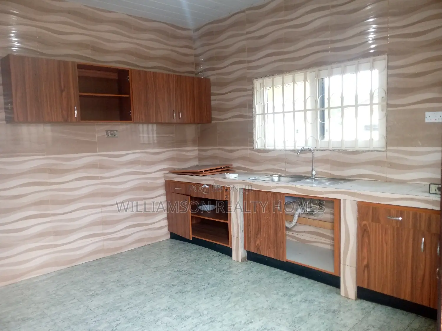 5bdrm House in Manet Ville Estate, Spintex for rent