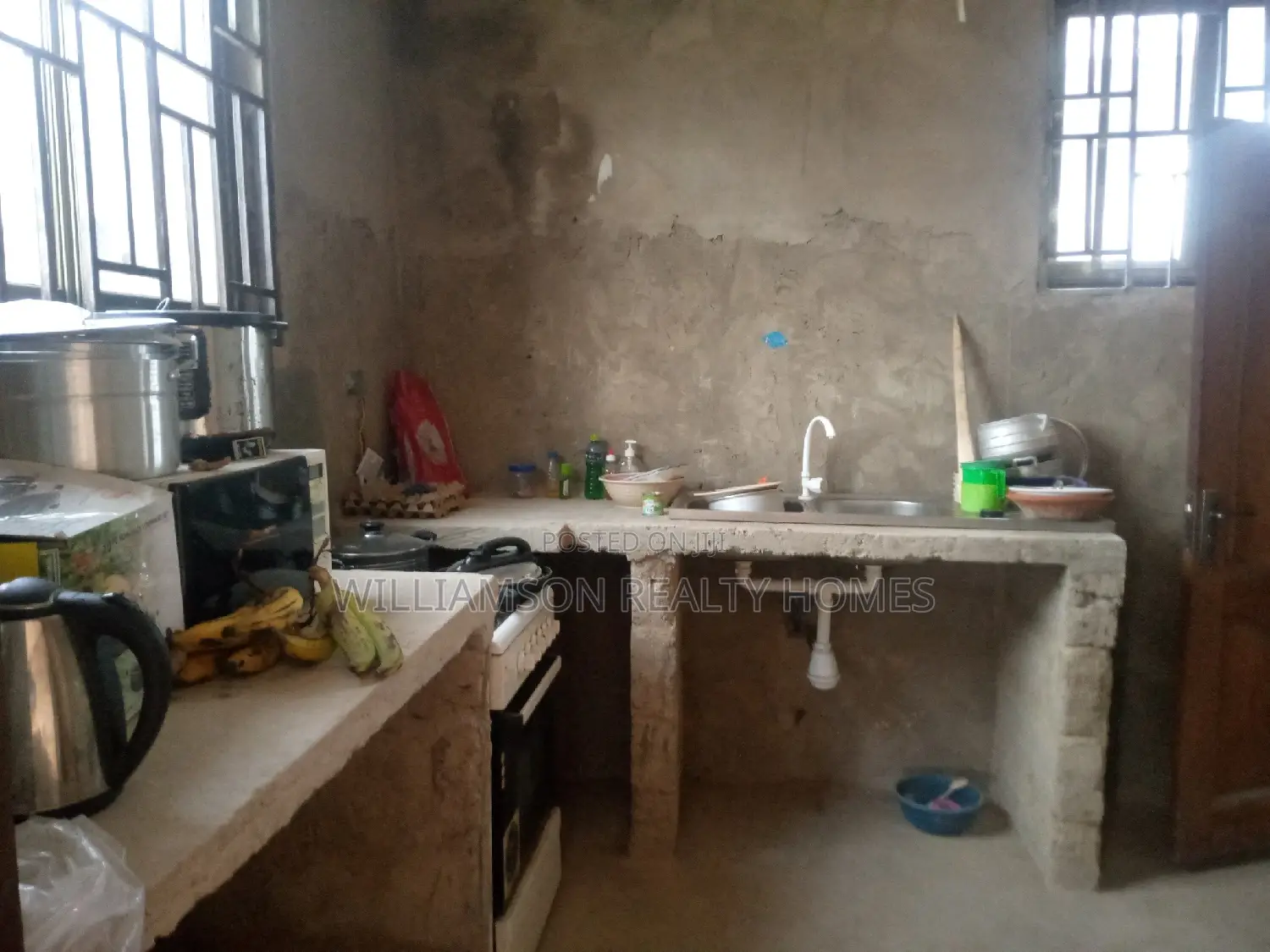 1bdrm Apartment in Community 18, Spintex for rent