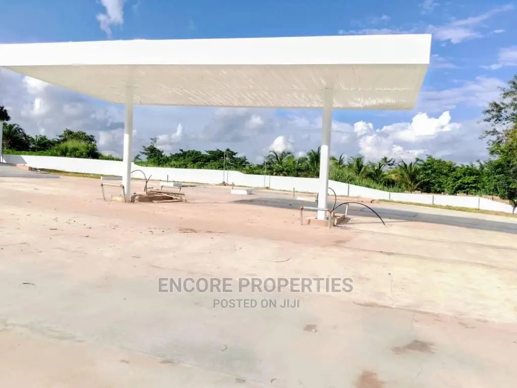 6bdrm Maisonette in Asamankese, Akuapim South for Sale