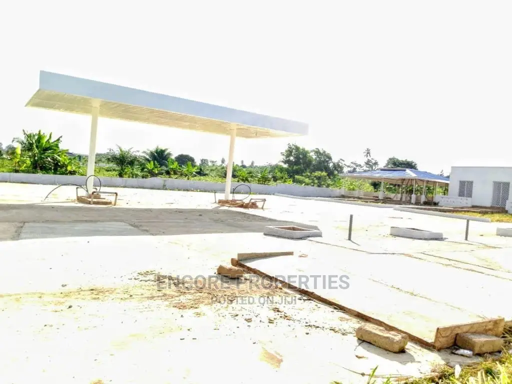 6bdrm Maisonette in Asamankese, Akuapim South for Sale