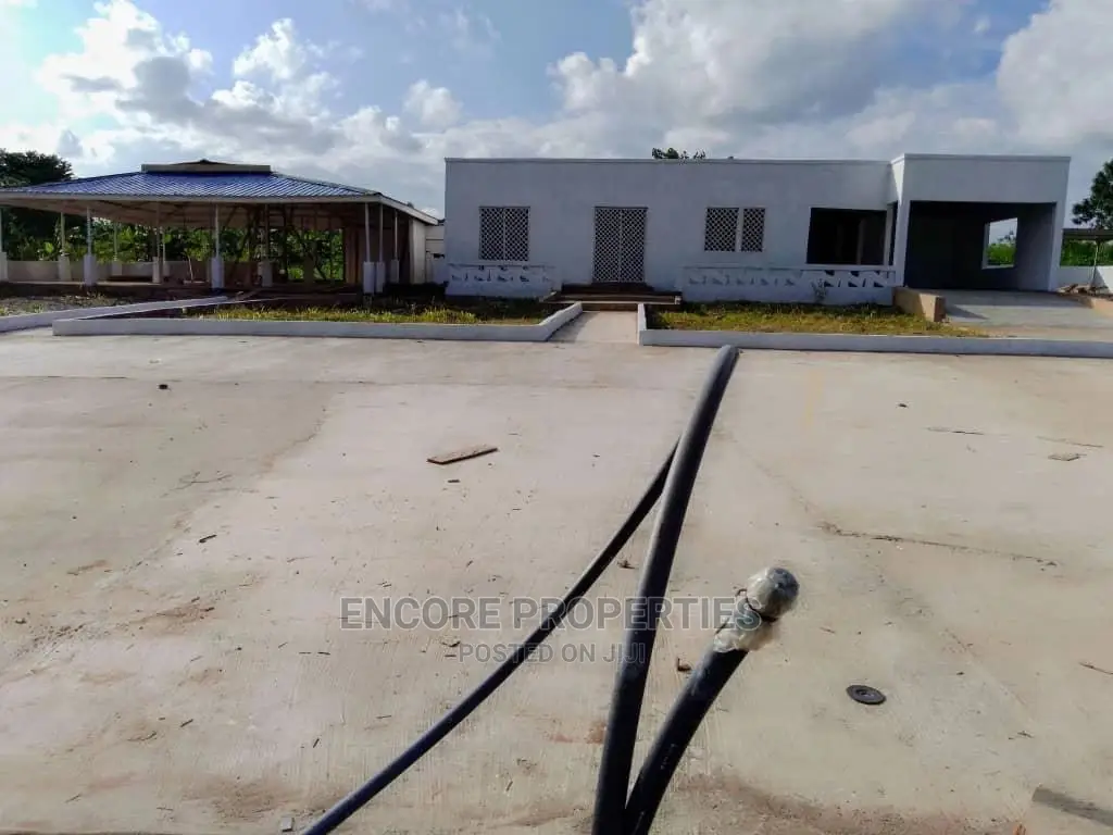 6bdrm Maisonette in Asamankese, Akuapim South for Sale