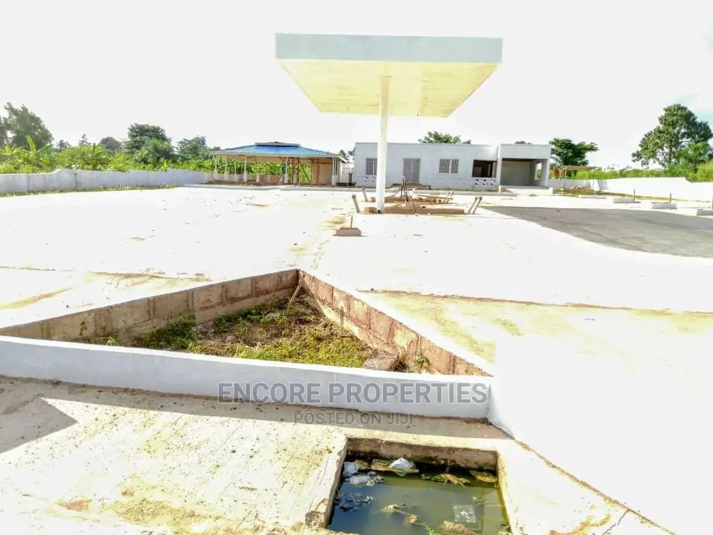 6bdrm Maisonette in Asamankese, Akuapim South for Sale