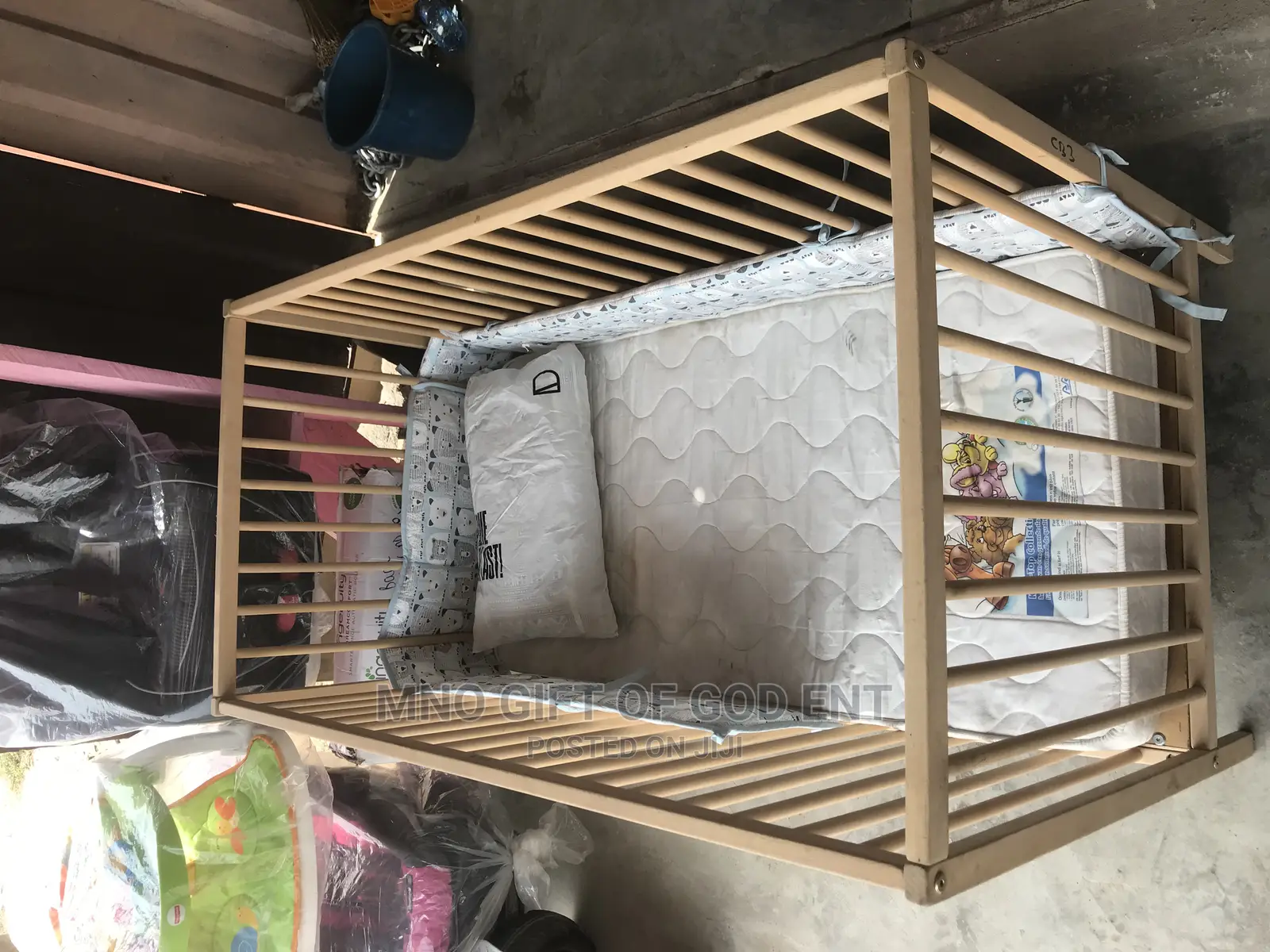 Adjustable Baby’S Wooden Cot From U.S.