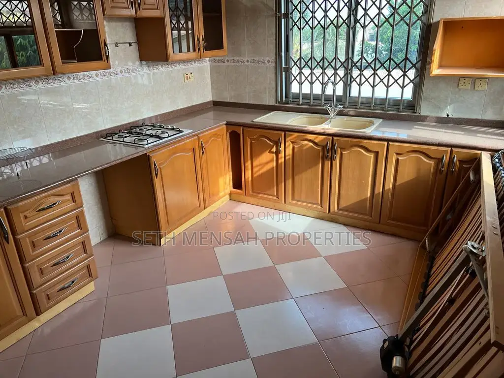 Furnished 8bdrm House in The Mall for rent