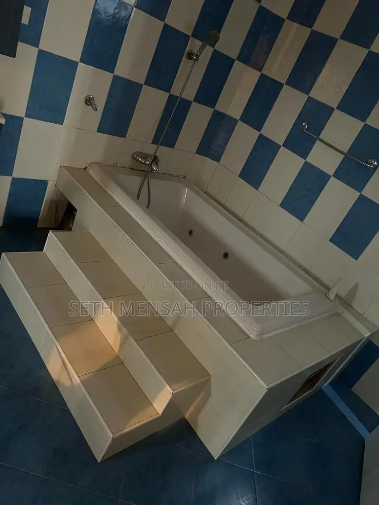 Furnished 8bdrm House in The Mall for rent