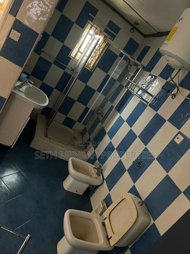 Furnished 8bdrm House in The Mall for rent
