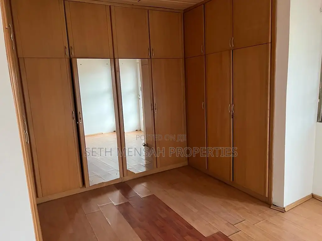 Furnished 8bdrm House in The Mall for rent