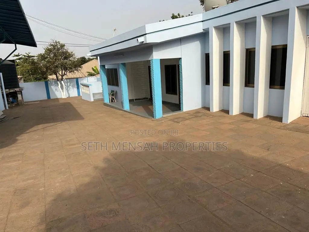 Furnished 8bdrm House in The Mall for rent