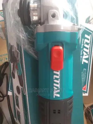 Total 900w Angle Grinder