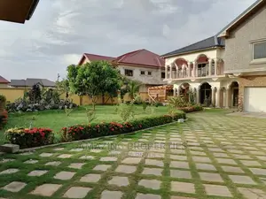 6bdrm House in Amazing Properties, Tema Metropolitan for sale