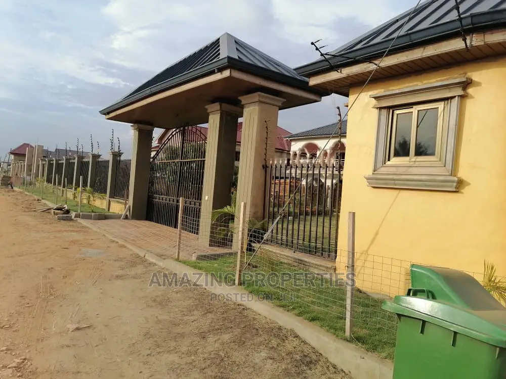 6bdrm House in Amazing Properties, Tema Metropolitan for sale