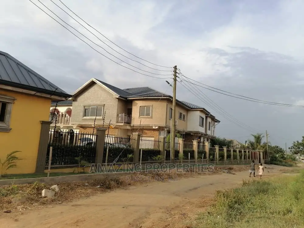 6bdrm House in Amazing Properties, Tema Metropolitan for sale